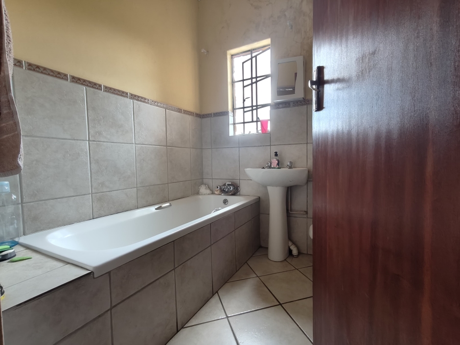 3 Bedroom Property for Sale in Safari Gardens North West